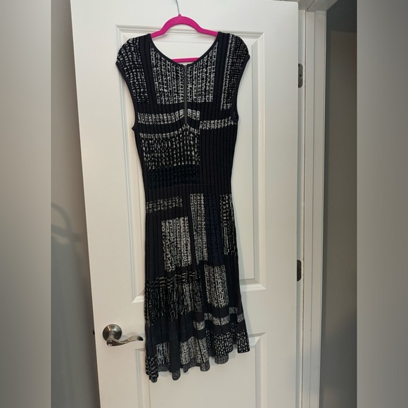 NIC+ZOE Traveling Twirl Dress in Black/Blue/White Print Size Medium - Picture 3 of 7